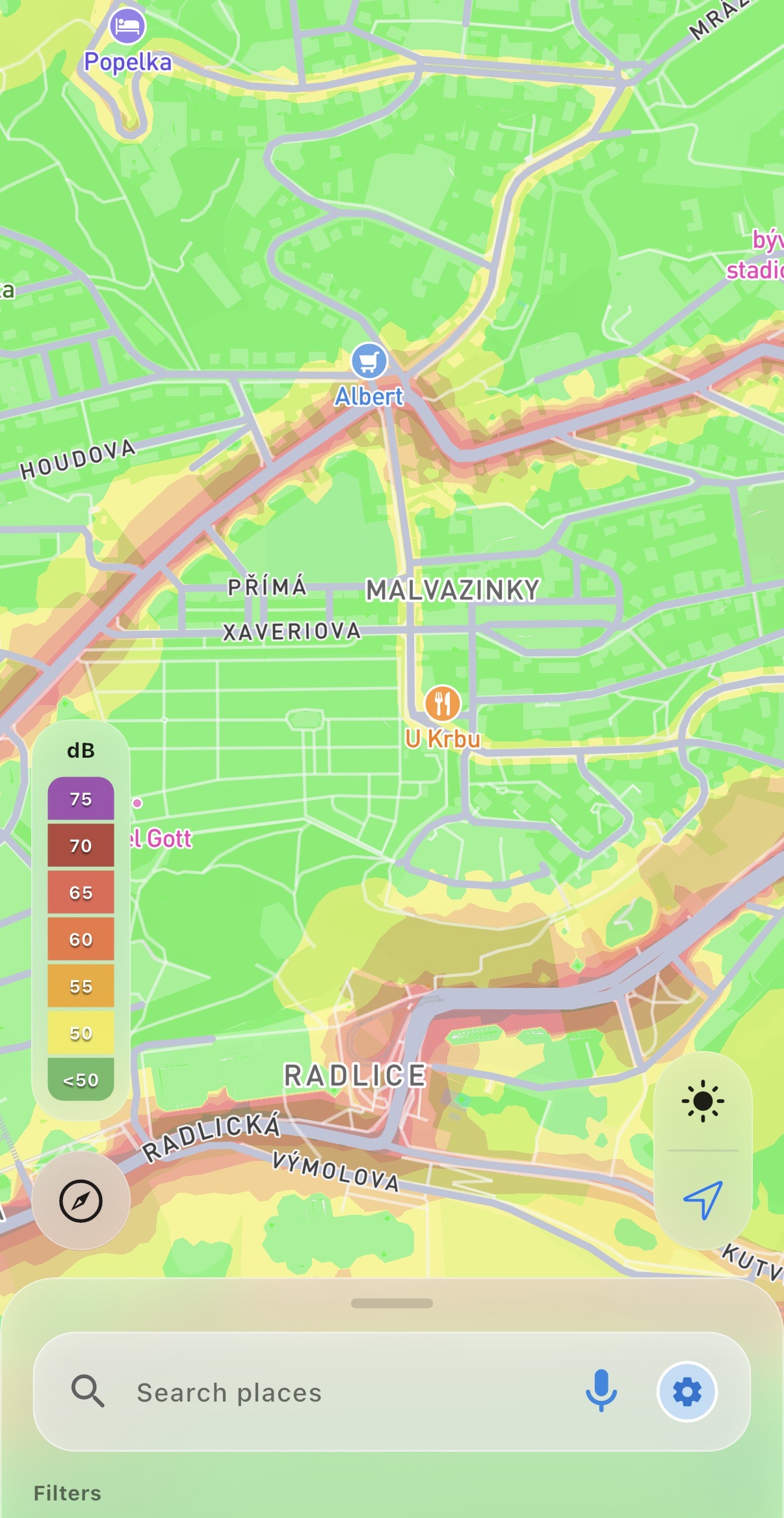Obrazovka HushMap s pražskou čtvrtí a vrstvami denního a nočního hluku nad mapou.